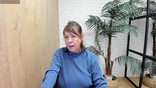 Snapshot of LindaPassionate chatting on March 2025 05:19:01 AM LindaPassionate online show from March 2025 05:19:01 AM
