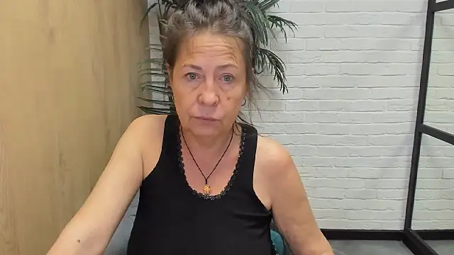 Snapshot of LindaPassionate chatting on September 2025 05:18:02 AM LindaPassionate online show from September 2025 05:18:02 AM