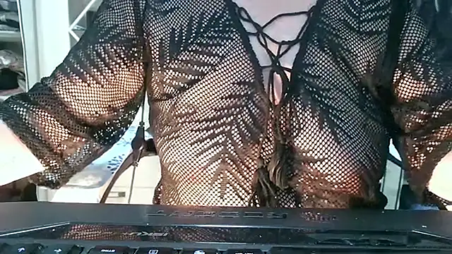 Snapshot of heidi60 chatting on November 2025 09:42:01 AM heidi60 online show from November 2025 09:42:01 AM