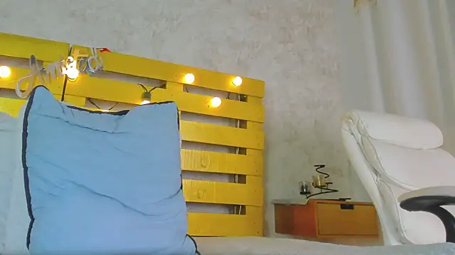 cristinapuerta  online show from September 2025 11:46:02 AM