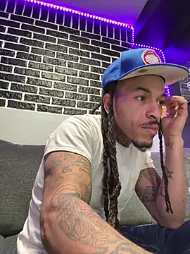 Snapshot of BigWayneBabyXXX chatting on March 2026 05:08:02 AM BigWayneBabyXXX online show from March 2026 05:08:02 AM