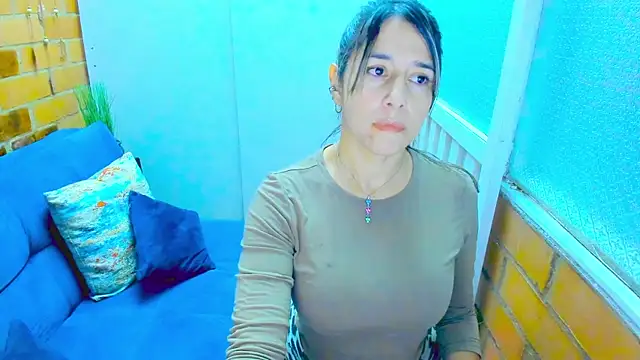 Snapshot of Penelope47 chatting on January 2025 06:01:02 PM Penelope47 online show from January 2025 06:01:02 PM