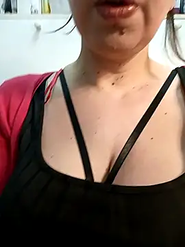 Snapshot of Dolcissima33 chatting on February 2025 08:12:02 AM Dolcissima33 online show from February 2025 08:12:02 AM