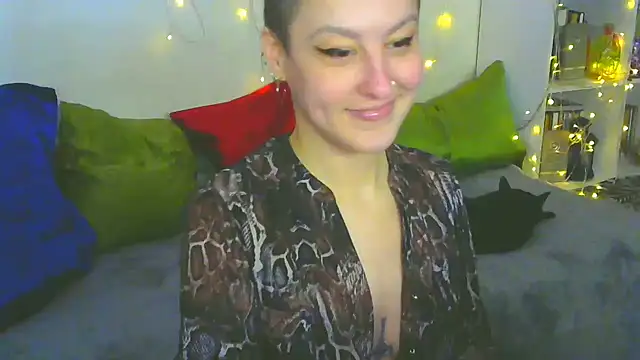 Snapshot of MartaBounty chatting on November 2025 05:28:02 AM MartaBounty online show from November 2025 05:28:02 AM