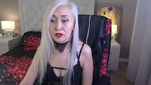 Snapshot of RoxalanaStar chatting on October 2025 08:50:01 PM RoxalanaStar online show from October 2025 08:50:01 PM