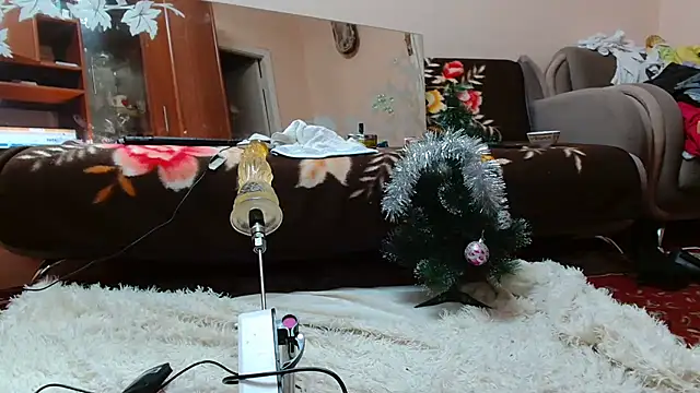 Snapshot of AlinasissyXX chatting on December 2024 08:10:02 PM AlinasissyXX online show from December 2024 08:10:02 PM