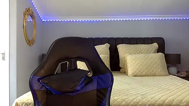 BOOTYBANGER24xx online show from November 2025 08:35:01 AM