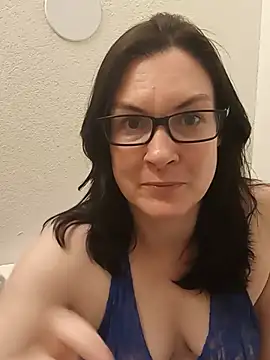 Snapshot of DesreRose chatting on June 2026 10:58:02 PM DesreRose online show from June 2026 10:58:02 PM