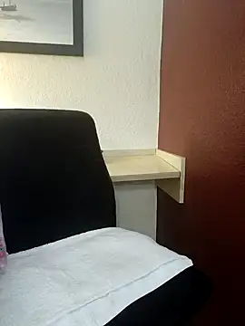 Snapshot of PichyPrettyPussy chatting on January 2025 05:14:01 AM PichyPrettyPussy online show from January 2025 05:14:01 AM