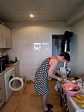  lady red  online show from October 2025 12:02:02 PM