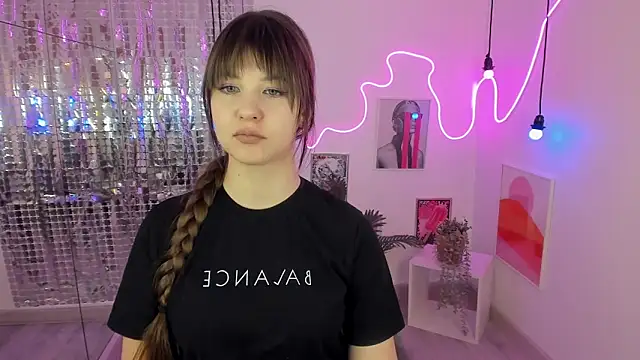 ElizaMild online show from March 2025 01:05:02 PM