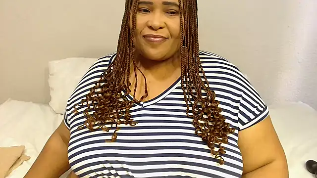 Snapshot of zandile chatting on September 2025 01:05:02 PM zandile online show from September 2025 01:05:02 PM
