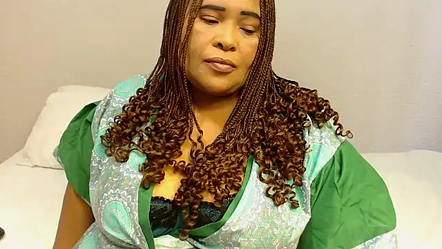 Snapshot of zandile chatting on October 2025 12:13:02 PM zandile online show from October 2025 12:13:02 PM
