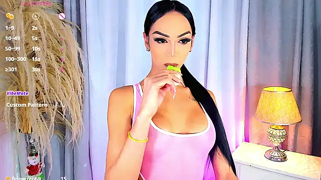 Snapshot of Michell_simons chatting on December 2024 06:33:02 AM Michell simons online show from December 2024 06:33:02 AM