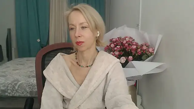 LuxuryNika online show from November 2025 06:06:01 PM