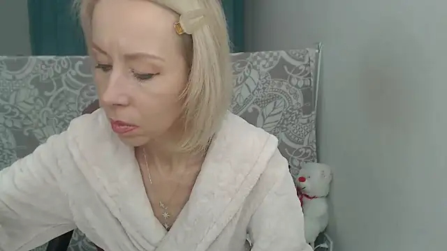 LuxuryNika online show from November 2025 04:51:01 PM