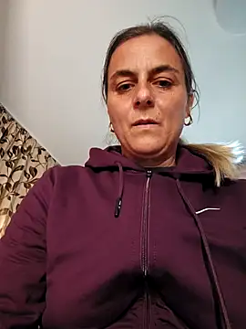 Snapshot of IsabelleCraft chatting on March 2025 03:02:02 PM IsabelleCraft online show from March 2025 03:02:02 PM