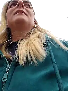 Snapshot of IsabelleCraft chatting on March 2025 01:41:01 PM IsabelleCraft online show from March 2025 01:41:01 PM