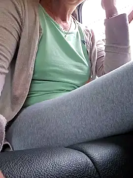 Snapshot of IsabelleCraft chatting on September 2025 08:36:02 AM IsabelleCraft online show from September 2025 08:36:02 AM