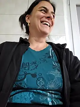 Snapshot of IsabelleCraft chatting on September 2025 11:37:02 AM IsabelleCraft online show from September 2025 11:37:02 AM