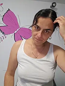 Snapshot of IsabelleCraft chatting on November 2025 11:42:02 AM IsabelleCraft online show from November 2025 11:42:02 AM