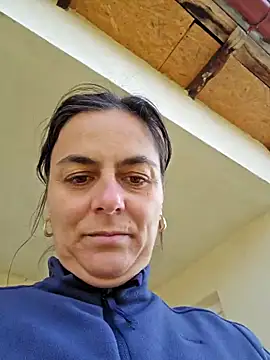 Snapshot of IsabelleCraft chatting on November 2025 10:45:02 AM IsabelleCraft online show from November 2025 10:45:02 AM