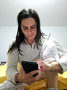 Snapshot of IsabelleCraft chatting on November 2025 08:58:02 PM IsabelleCraft online show from November 2025 08:58:02 PM