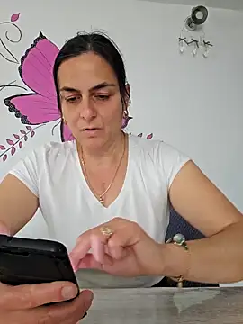 Snapshot of IsabelleCraft chatting on November 2025 10:04:01 AM IsabelleCraft online show from November 2025 10:04:01 AM