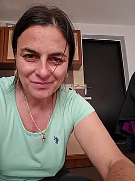 Snapshot of IsabelleCraft chatting on December 2025 12:31:02 PM IsabelleCraft online show from December 2025 12:31:02 PM