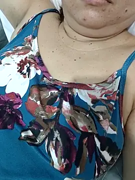 XXLorie 02 online show from October 2025 11:06:02 PM