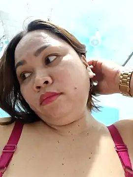 XXLorie 02 online show from November 2025 11:02:01 AM