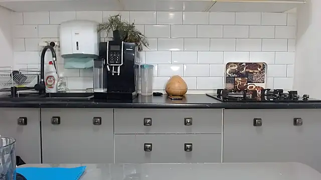 erikaerika online show from January 2025 03:50:01 PM