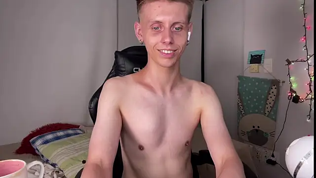 Snapshot of vladdymeow chatting on January 2025 01:04:02 AM vladdymeow online show from January 2025 01:04:02 AM