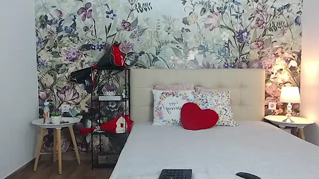 Snapshot of RoseDiamond06 chatting on June 2026 01:28:02 PM RoseDiamond06 online show from June 2026 01:28:02 PM