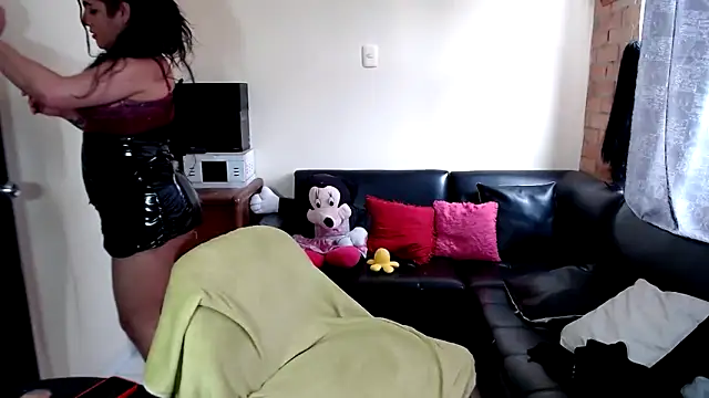 Sashaferrari2000 online show from March 2025 06:01:02 PM