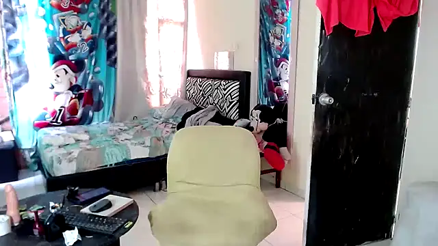 Sashaferrari2000 online show from November 2025 03:24:01 PM