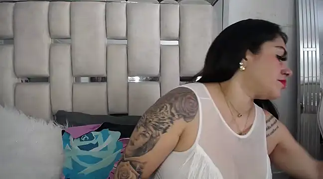 chelaqueen  online show from February 2025 06:30:01 PM