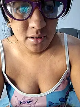 Snapshot of ZaidaWet chatting on November 2025 12:05:02 PM ZaidaWet online show from November 2025 12:05:02 PM