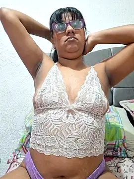 Snapshot of ZaidaWet chatting on November 2025 11:43:02 AM ZaidaWet online show from November 2025 11:43:02 AM