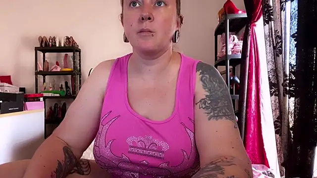 kisicaxx online show from May 2026 01:30:01 PM