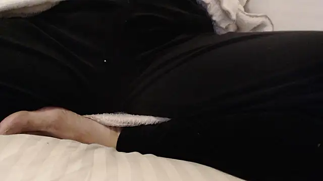 Snapshot of larawet chatting on December 2024 08:44:01 PM larawet online show from December 2024 08:44:01 PM