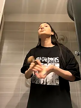 Snapshot of IrisBlues chatting on December 2025 05:19:02 PM IrisBlues online show from December 2025 05:19:02 PM