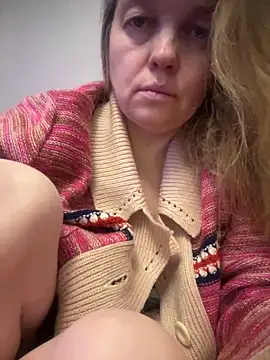 Susanel online show from December 2024 08:32:01 PM