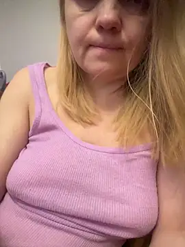 Susanel online show from December 2024 04:48:02 PM