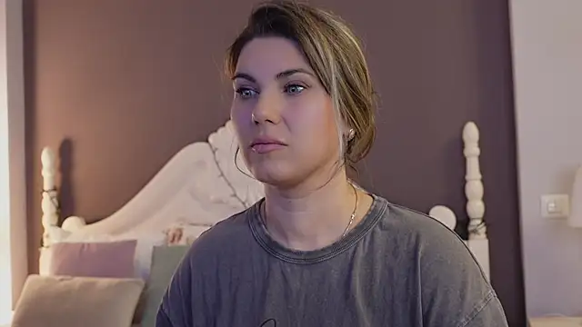 Snapshot of FeliciaKrige chatting on January 2025 11:43:01 PM FeliciaKrige online show from January 2025 11:43:01 PM