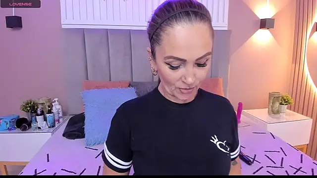 chantall1375 online show from February 2025 07:38:02 PM