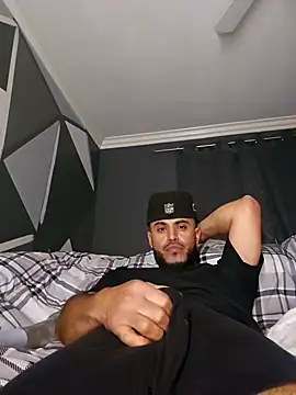 gardy8585 online show from December 2024 02:09:01 PM