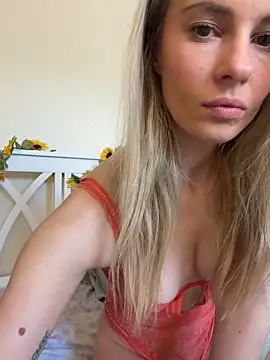 Snapshot of DollyDripp chatting on June 2026 11:00:02 AM DollyDripp online show from June 2026 11:00:02 AM