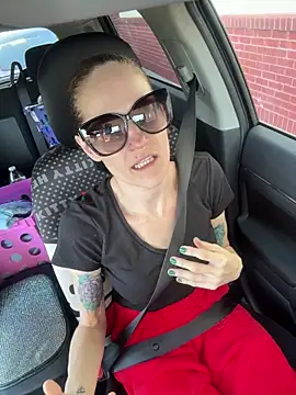 lolabunny9 online show from November 2025 05:20:01 PM