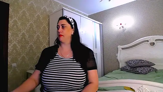 Snapshot of Evelyn_Shy chatting on February 2025 07:09:02 AM Evelyn Shy online show from February 2025 07:09:02 AM